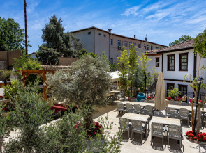 Отель WOO Town Suites