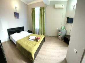 Отель Qeroli old town