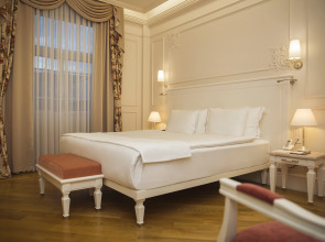 Отель Corinne Art & Boutique