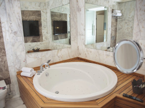 Отель Corinne Art & Boutique