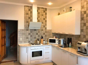 Частный Дом с Беседкой на Проспекте Дзержинского 25