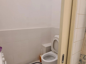 Апартаменты на Большом 13 Два Окна в Спальне