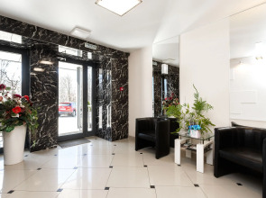 Квартира с Мансардными Окнами и Видом на Море