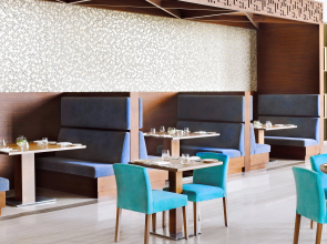 Holiday Inn Dubai al-Maktoum Airport, an IHG Hotel