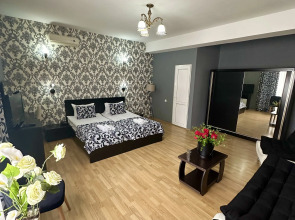 Отель Qeroli old town