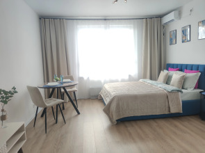 Квартира Современная Студия с большой кроватью и кондиционером