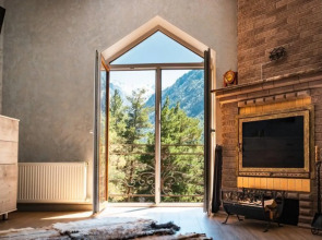 S Kaminom I Vidom Na Elbrus Flat