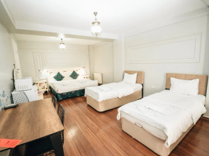 Отель Safran Suites