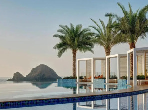 Курортный отель Royal M Al Aqah Beach Resort by Gewan