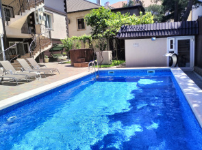 Infiniti Guest House