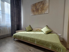 Жилое помещение 2-к квартира у метро Молодежная с яркими закатами