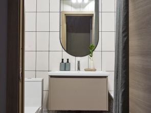 Квартира Очаровательная у Парка Галицкого с Парковкой и Круглосуточным заселением для Четырех гостей