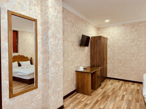 Отель Ayvan Plaza