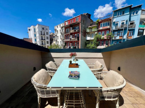 Отель Weingart Suites