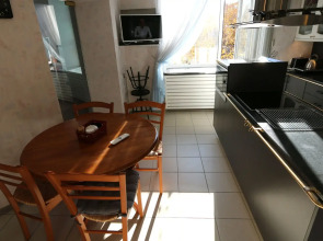 Квартира Просторная квартира с сауной рядом