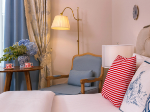 Отель Реавиль