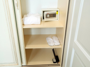 Отель Аристократ