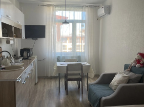 Appartamenty S Vidom Na Basseyn Flat