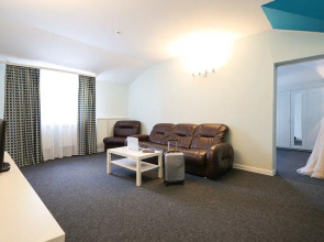 Отель Монарх