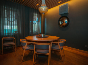 Отель Leon Boutique Hotel 4