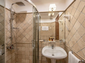 Отель Ambassadori Hotel Tbilisi