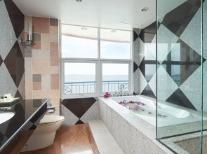 Отель Long Beach Garden Hotel & Pavilions