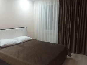 Dvukhkomnatnye apartamenty vozle Kremlya, nedaleko Ds Kristal Flat