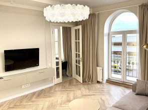 Apartamenty Glavnye vorota Minska na sutki c balkona - vid na vokzal