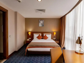 Parkside Hotel & Apartments