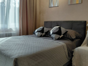 Uyutnaya Na Beregu Ozera Flat