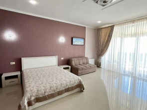 Na Ulitse Simferopolskoy 2F Flat
