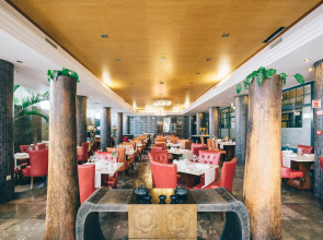 Отель Grand Muthu Forte do Vale