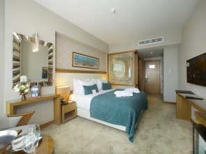 Momento Golden Horn Hotel