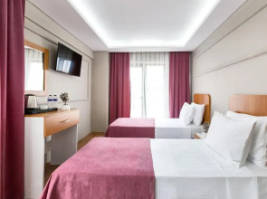 Ria Suites Hotel
