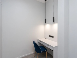 Квартира с Мансардными Окнами и Видом на Море