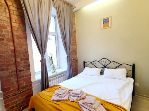 Апартаменты на Большом 13 Два Окна в Спальне