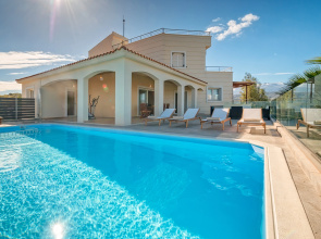 Karmilos Hill Villa