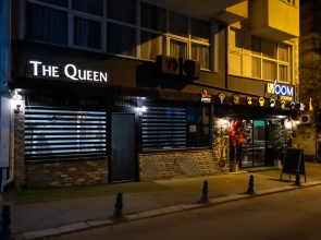 Отель The Queen Hotel