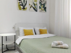 Uyutnye s Vidom na Gorod Apartments