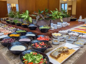 The Grand Gloria Отель