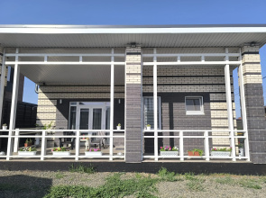 Eko Domik s Verandoy Guest House