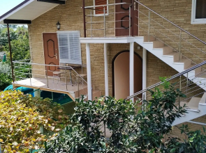 Мини-отель Гостиница Домик в Гаграх