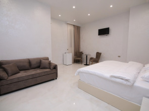 Отель Louvre Home