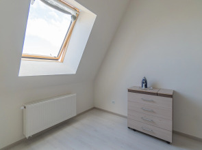 Апартаменты Двухкомнатная Квартира на Мансардном Этаже