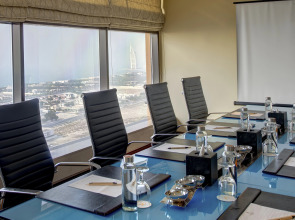 Отель Two Seasons Hotel & Apartments