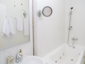 Апартаменты Unique Apart Прованс с джакузи рядом с набережной и фонтаном Весенней 7