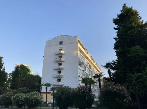 Апартаменты Светлана-Центр у моря с видом на сад магнолий