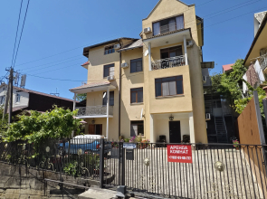 Gostevoy Dom Medovy Guest House