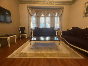 Апартаменты 3BR Flat Old Style 4AC Terrace, Metro
