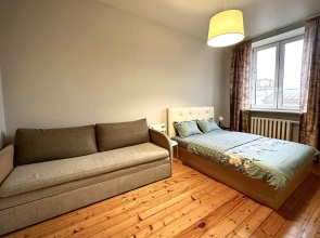 Prekrasnaya Stalinka Naprotiv Zhd Vokzala Flat
